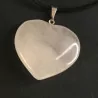 Pendentif Quartz rose en forme de cœur & collier cuir noir.