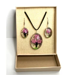 Coffret pendentif Arbre de Vie et Boucles d’Oreilles Fleurs pressée Rose vif.