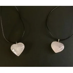 Pendentif Quartz rose en forme de cœur & collier cuir noir.