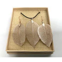Coffret Pendentif et Boucles d’Oreilles Feuilles Or rose.