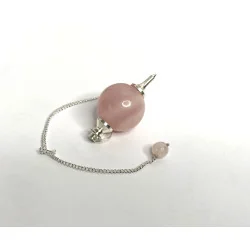 Pendule Quartz rose poli et métal.