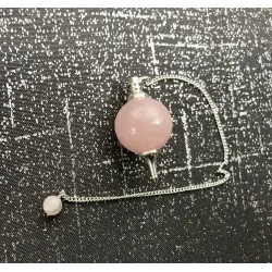 Pendule Quartz rose poli et métal.