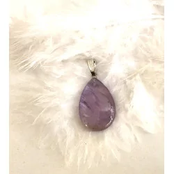 Pendentif en pierre précieuse en Améthyste en forme de goutte.