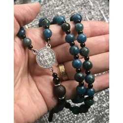 Chapelet St Benois & Lave 1cm ,Perle noire 4mm et Apatite Bleue 8 mm