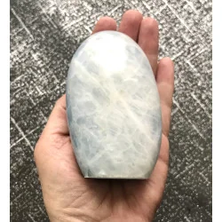 🌿 Calcite Bleue polie – Pièce unique de Madagascar.