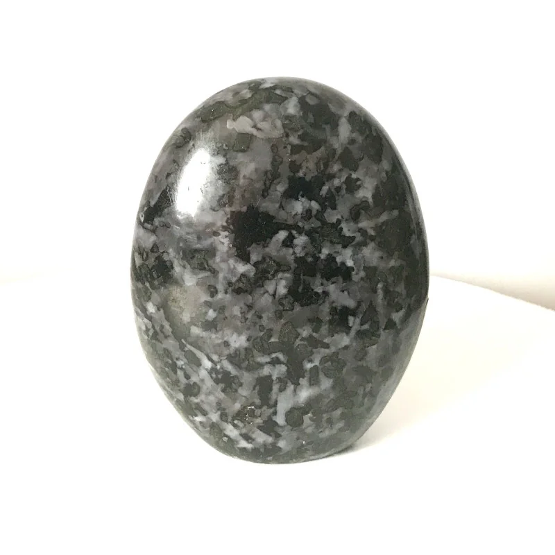 🌑 Galet Gabbro roulé – Madagascar