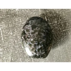 🌑 Galet Gabbro roulé – Madagascar