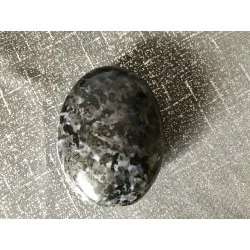 🌑 Galet Gabbro roulé – Madagascar