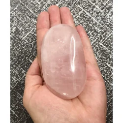 🌸 Galet Quartz Rose – Madagascar