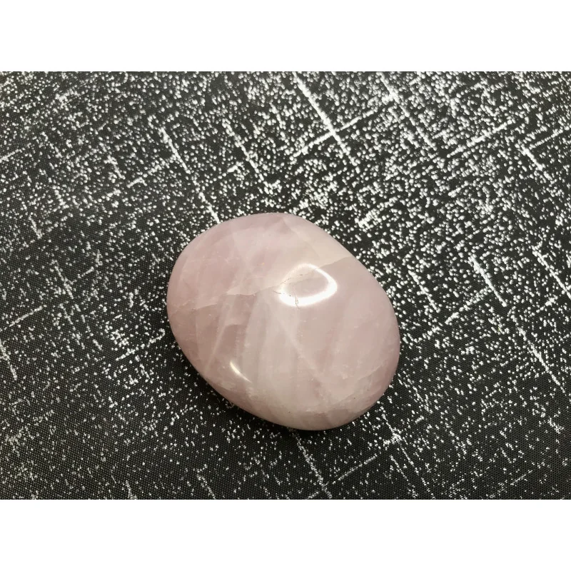 🌸 Galet Quartz Rose – Madagascar
