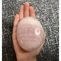 🌸 Galet Quartz Rose – Madagascar