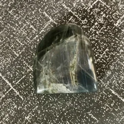 🌌 Labradorite grise – Madagascar