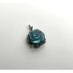 Pendentif Rose sculptée en Labradorite Bleue.