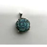 Pendentif Rose sculptée en Labradorite Bleue.