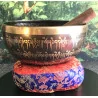 Bol chantant Tibet gravé main , diamètre 21 cm.