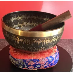 Bol chantant Tibet gravé main , diamètre 21 cm.