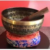 Bol chantant Tibet gravé main , diamètre 21 cm.
