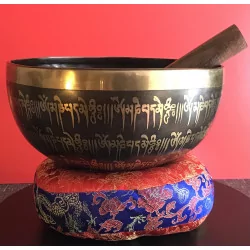 Bol chantant Tibet gravé main , diamètre 21 cm.